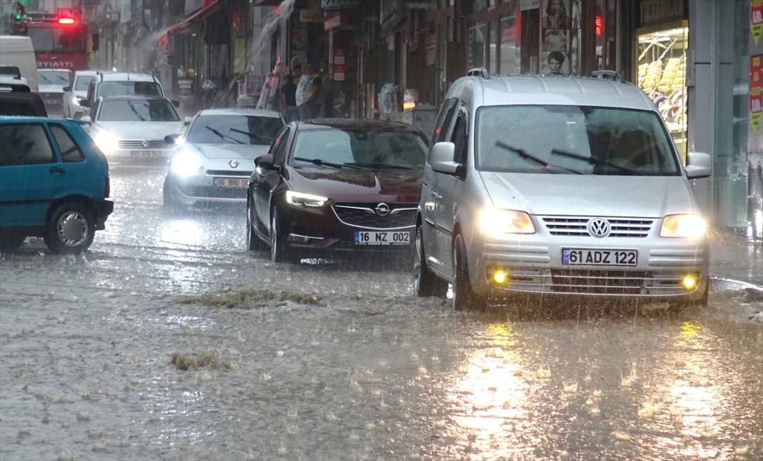 Yaz ortasında bir ilimizi sel aldı 4